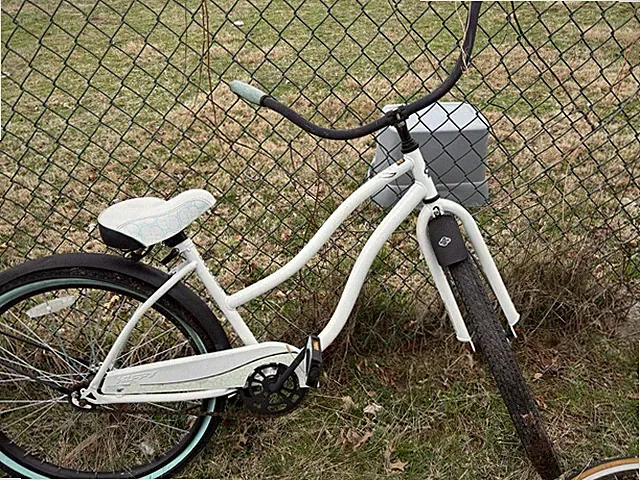 Cruiser Bike White/Black, Coaster Brake, Fenders, Balloon Tires, Steel Frame
